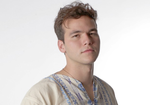 Adolfo sale de La Academia