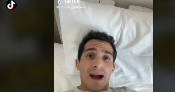 Rommel probó las camas anti sexo